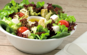 Ensalada con Alcachofas y Queso Feta